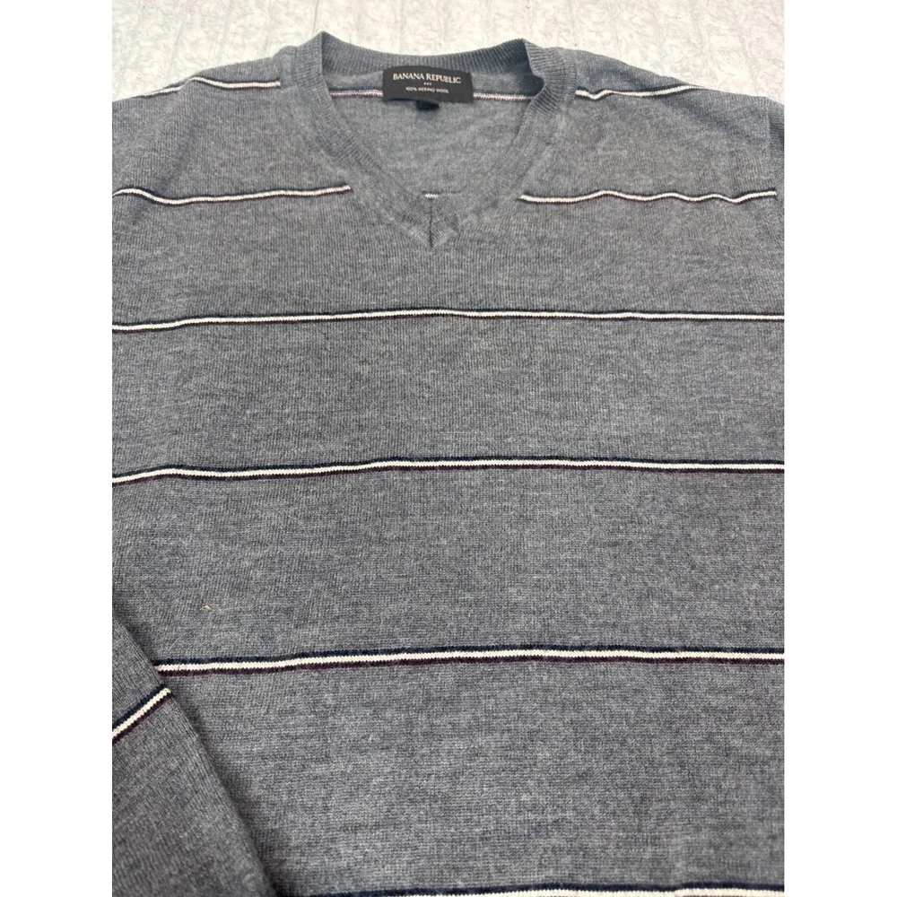 Banana Republic Mens XL Gray Striped 100% Merino‎ Wool V-Neck Sweater